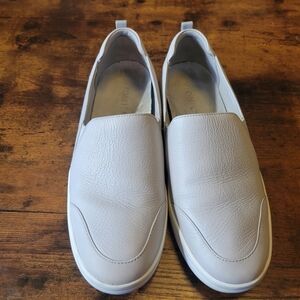 VIONIC PENELOPE Gray Slip-On Leather Sneakers